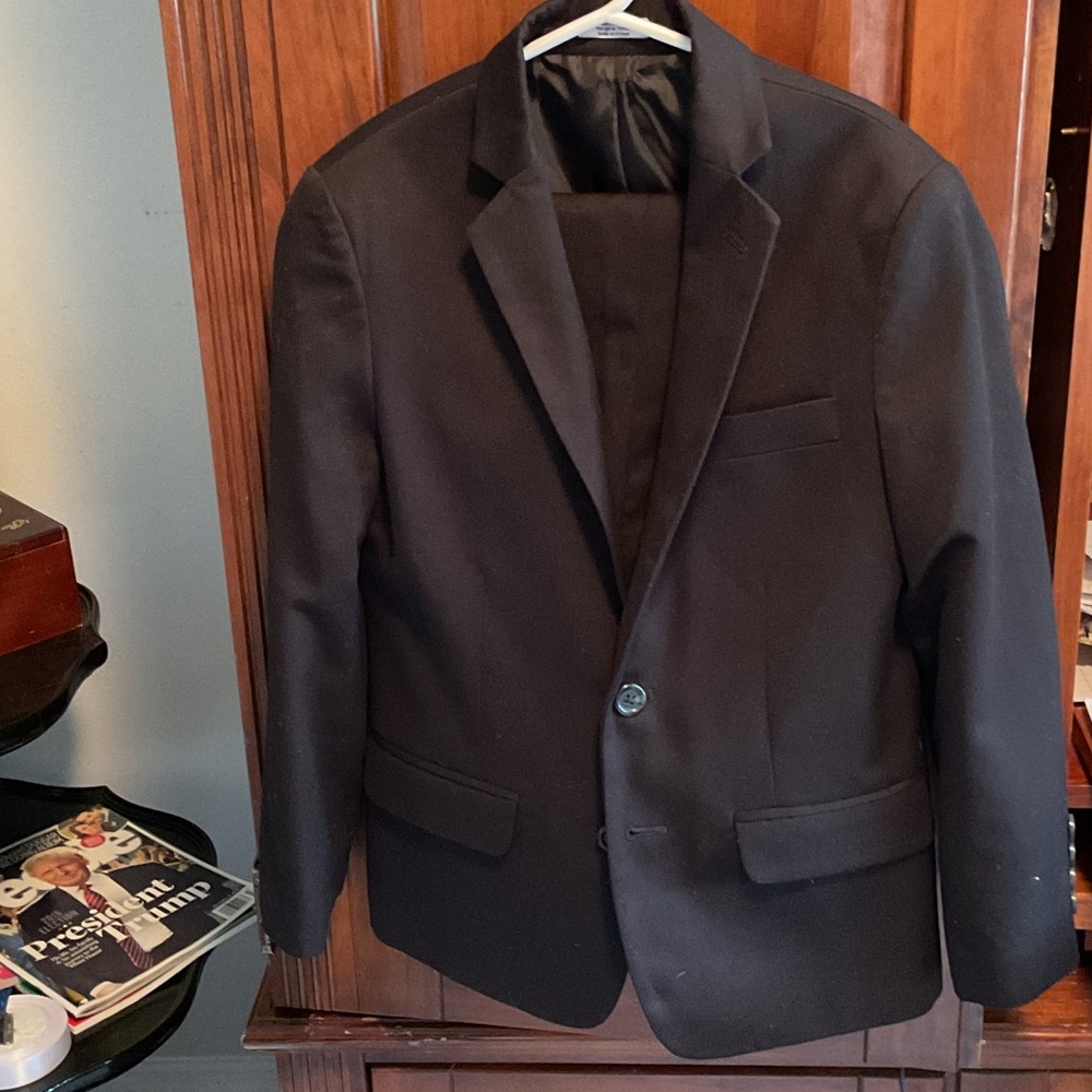 Boys Calvin Klein 2 Piece black suit. size 8